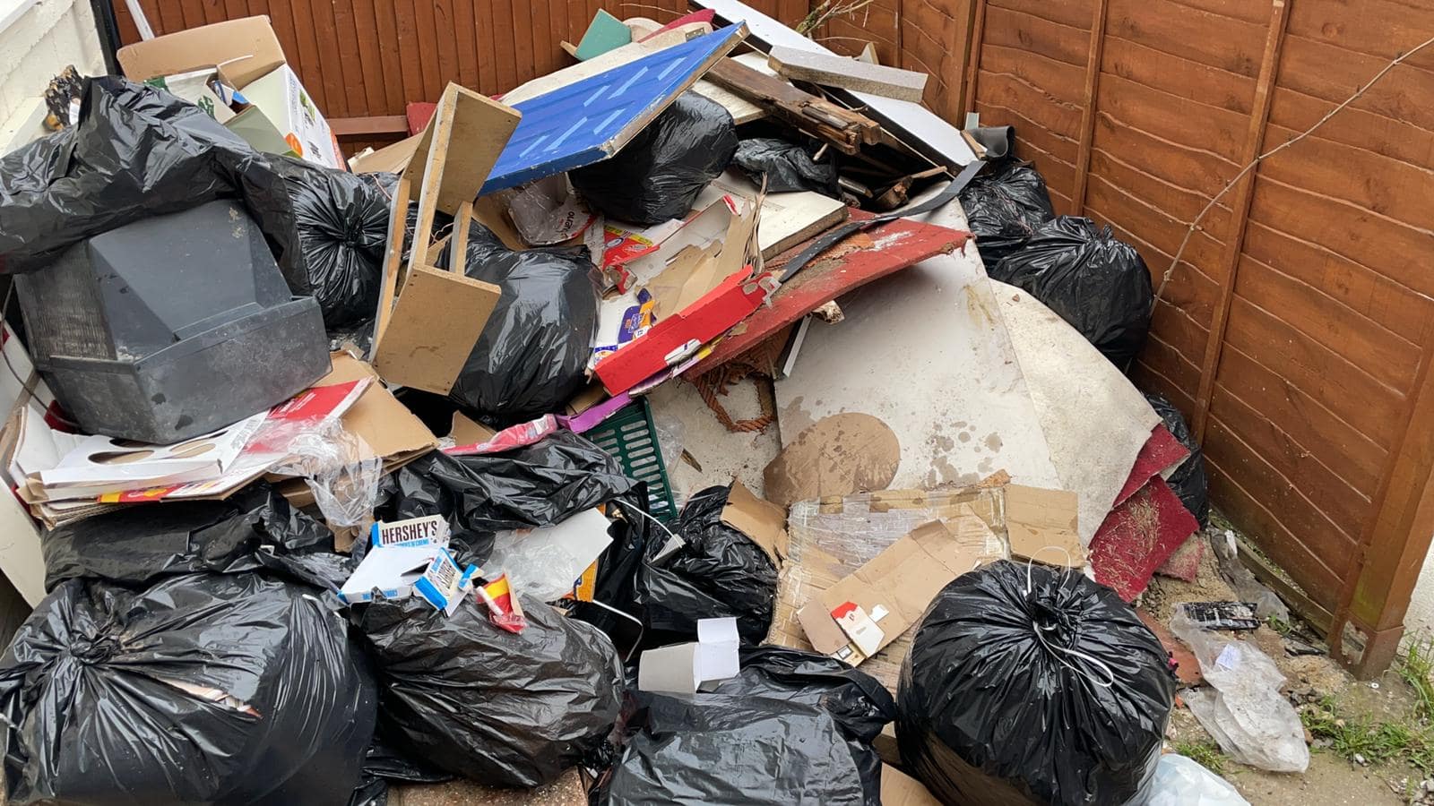Read more about the article Rubbish Removal: An Essential Guide to Efficient and Eco-friendly Waste Management